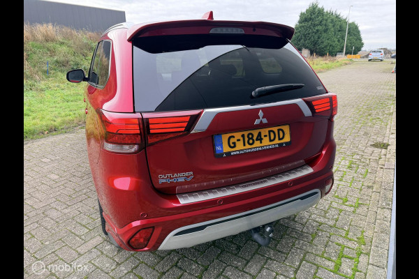 Mitsubishi Outlander 2.4 PHEV Instyle trekhaak side skirts