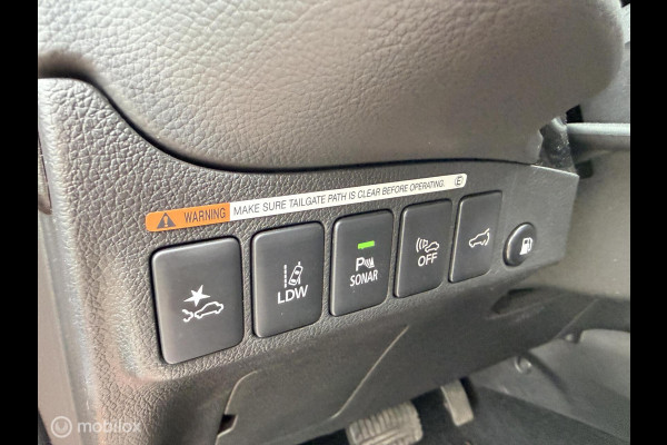 Mitsubishi Outlander 2.4 PHEV Instyle trekhaak side skirts