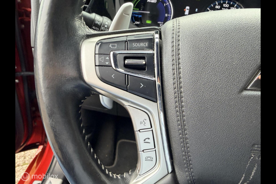 Mitsubishi Outlander 2.4 PHEV Instyle trekhaak side skirts