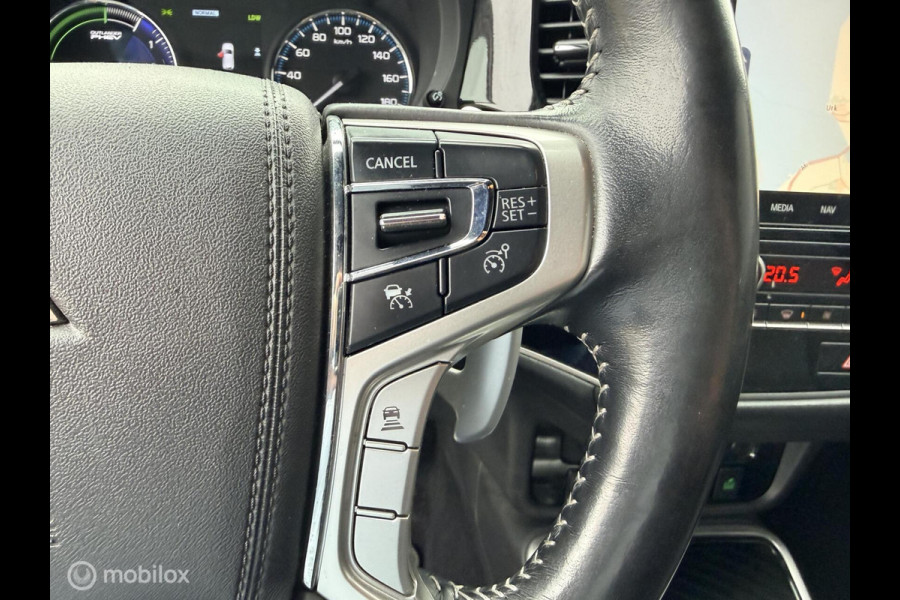 Mitsubishi Outlander 2.4 PHEV Instyle trekhaak side skirts