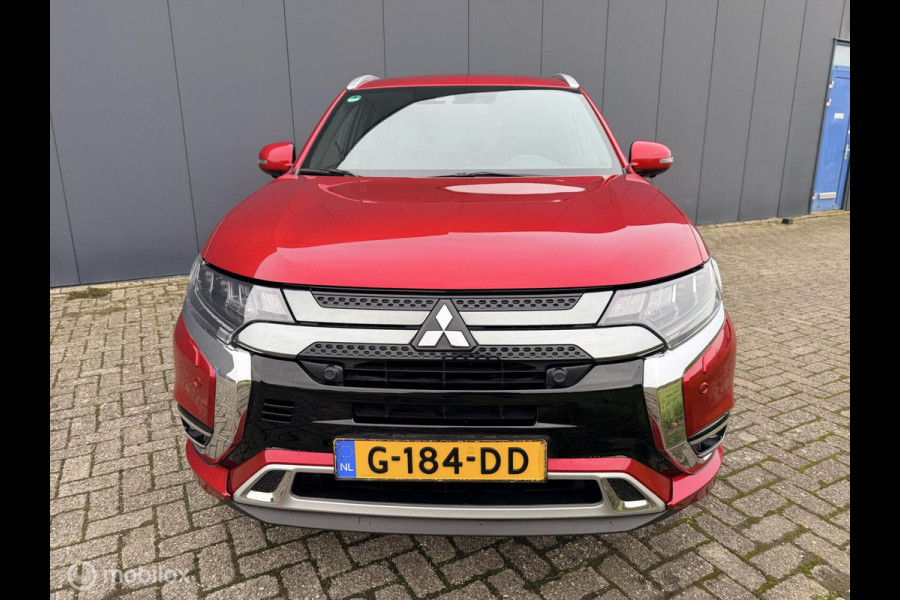 Mitsubishi Outlander 2.4 PHEV Instyle trekhaak side skirts