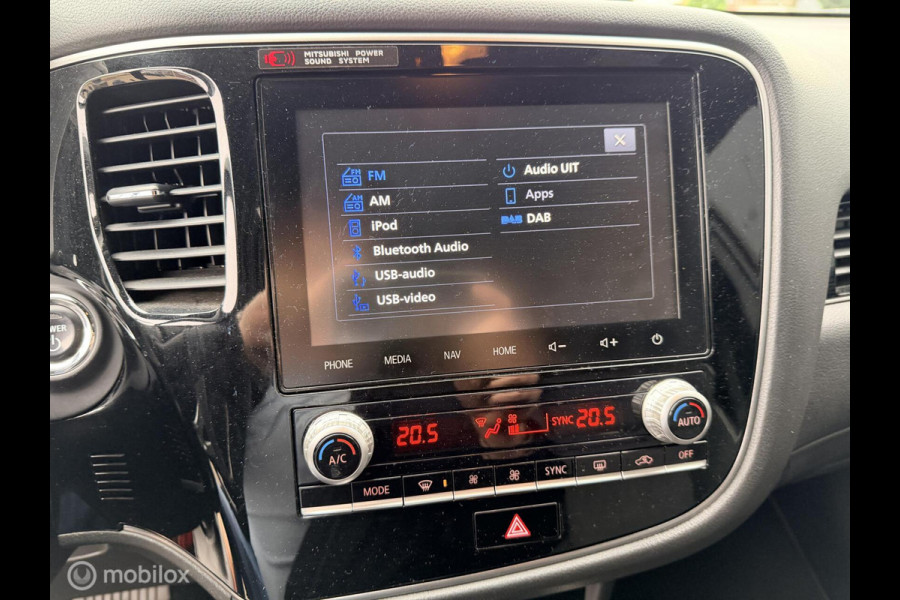 Mitsubishi Outlander 2.4 PHEV Instyle trekhaak side skirts