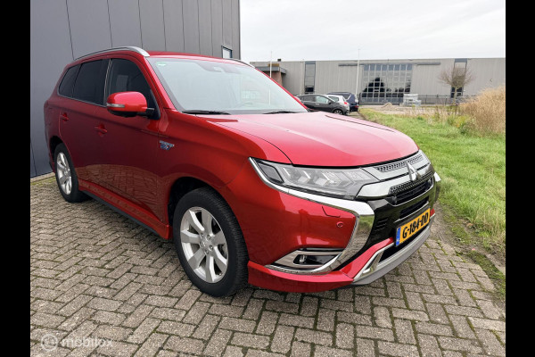 Mitsubishi Outlander 2.4 PHEV Instyle trekhaak side skirts