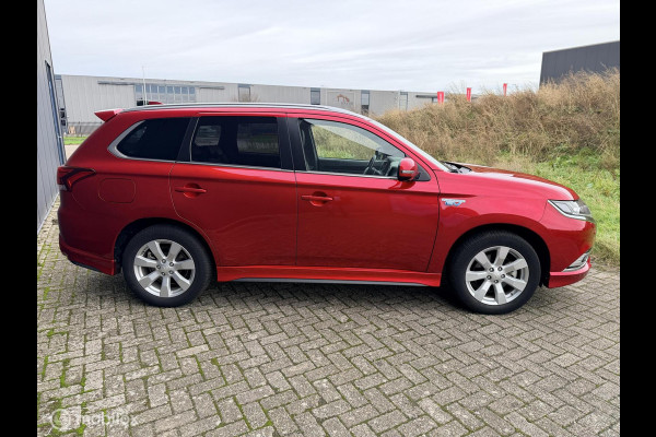 Mitsubishi Outlander 2.4 PHEV Instyle trekhaak side skirts