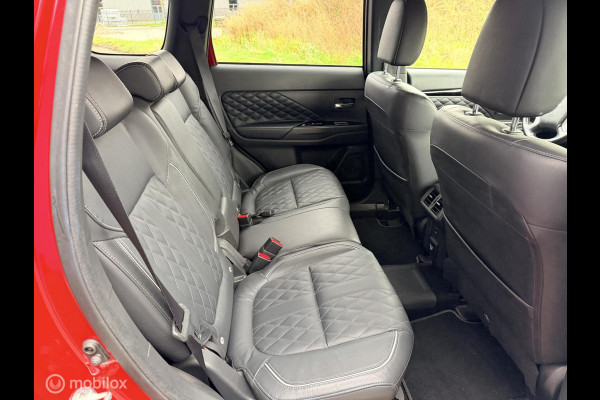 Mitsubishi Outlander 2.4 PHEV Instyle trekhaak side skirts