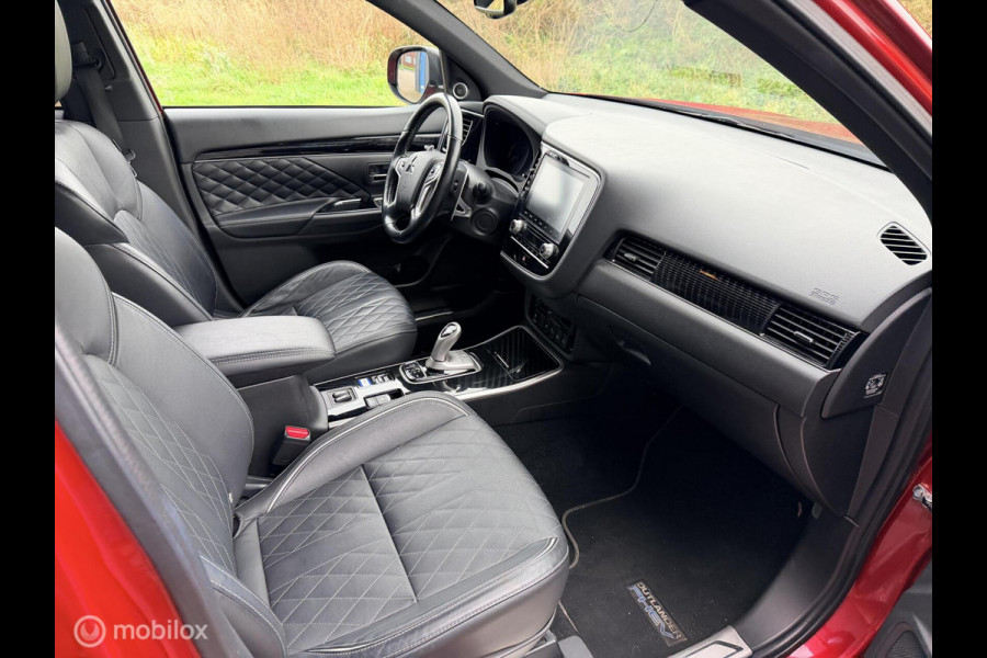 Mitsubishi Outlander 2.4 PHEV Instyle trekhaak side skirts