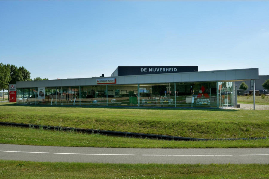 Mitsubishi Outlander 2.4 PHEV Instyle trekhaak side skirts