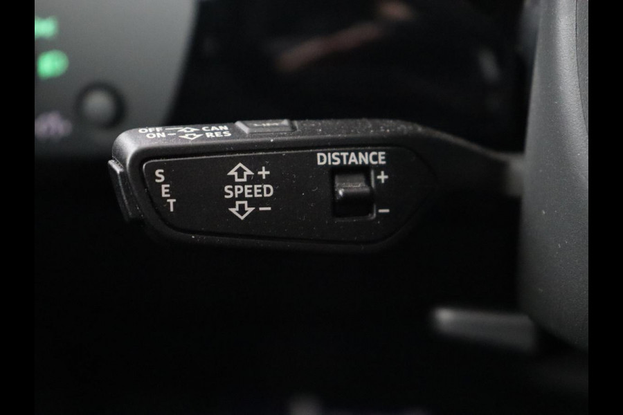 Audi A4 40 TFSI Sport S Line Black Edition | Stoelverwarming | Adaptive cruise | Keyless | Virtual Cockpit | Carplay | Half leder | Navigatie | Full LED | 19'' | Sportstoelen | Sfeerverlichting