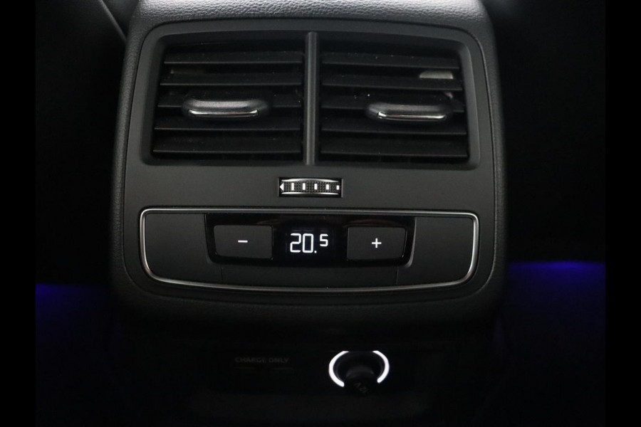 Audi A4 40 TFSI Sport S Line Black Edition | Stoelverwarming | Adaptive cruise | Keyless | Virtual Cockpit | Carplay | Half leder | Navigatie | Full LED | 19'' | Sportstoelen | Sfeerverlichting