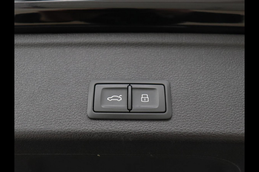 Audi A4 40 TFSI Sport S Line Black Edition | Stoelverwarming | Adaptive cruise | Keyless | Virtual Cockpit | Carplay | Half leder | Navigatie | Full LED | 19'' | Sportstoelen | Sfeerverlichting