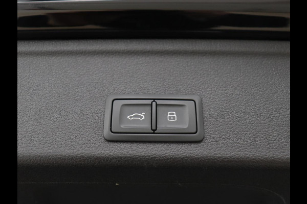 Audi A4 40 TFSI Sport S Line Black Edition | Stoelverwarming | Adaptive cruise | Keyless | Virtual Cockpit | Carplay | Half leder | Navigatie | Full LED | 19'' | Sportstoelen | Sfeerverlichting