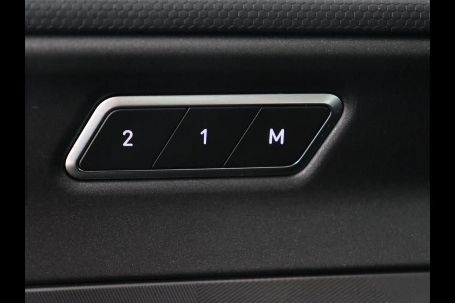 Lynk & Co 01 1.5 Plug In | Panoramadak | Infinity by Harman | Camera | Adaptive cruise | Stoelverwarming | Carplay | Memory | Full LED | PHEV