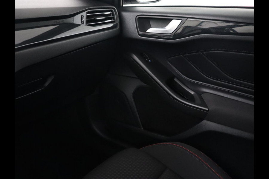 Ford Focus 1.0 EcoBoost ST Line | Stoelverwarming | Camera | Carplay | Full LED | Climate control | Parkeerhulp | Cruise control | Bluetooth