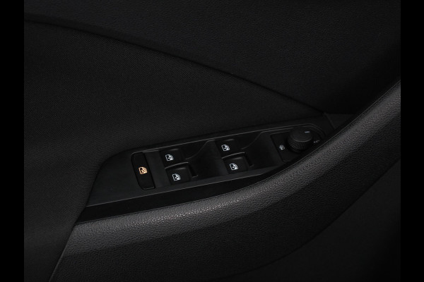 Škoda Kamiq 1.0 TSI 110pk DSG Tour de France Navigatie Apple Carplay/Android Auto Cimate Control Camera Parkeer sensoren Led Adaptive Cruise Control