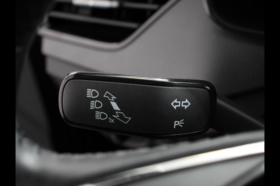 Škoda Kamiq 1.0 TSI 110pk DSG Tour de France Navigatie Apple Carplay/Android Auto Cimate Control Camera Parkeer sensoren Led Adaptive Cruise Control