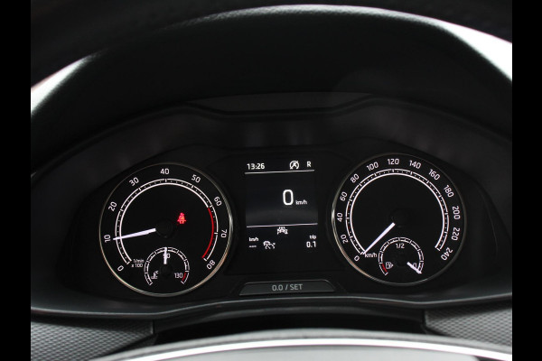 Škoda Kamiq 1.0 TSI 110pk DSG Tour de France Navigatie Apple Carplay/Android Auto Cimate Control Camera Parkeer sensoren Led Adaptive Cruise Control