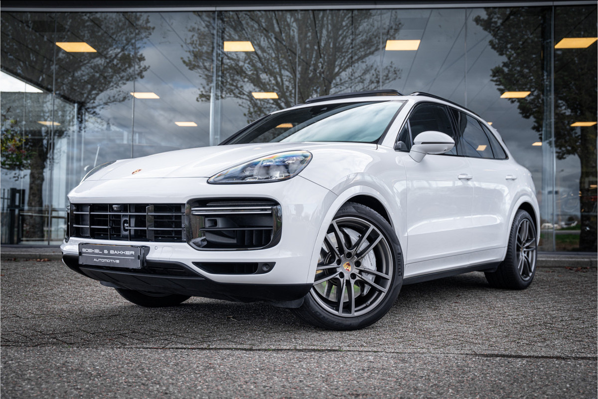 Porsche Cayenne 4.0 Turbo ** PCCB** Burmester ** Approved ** Panodak ** Trekhaak ** 18-weg Sportstoelen 4WS ** Adapt. Cruise ** Softclose ** NP 237K ** NL auto!!