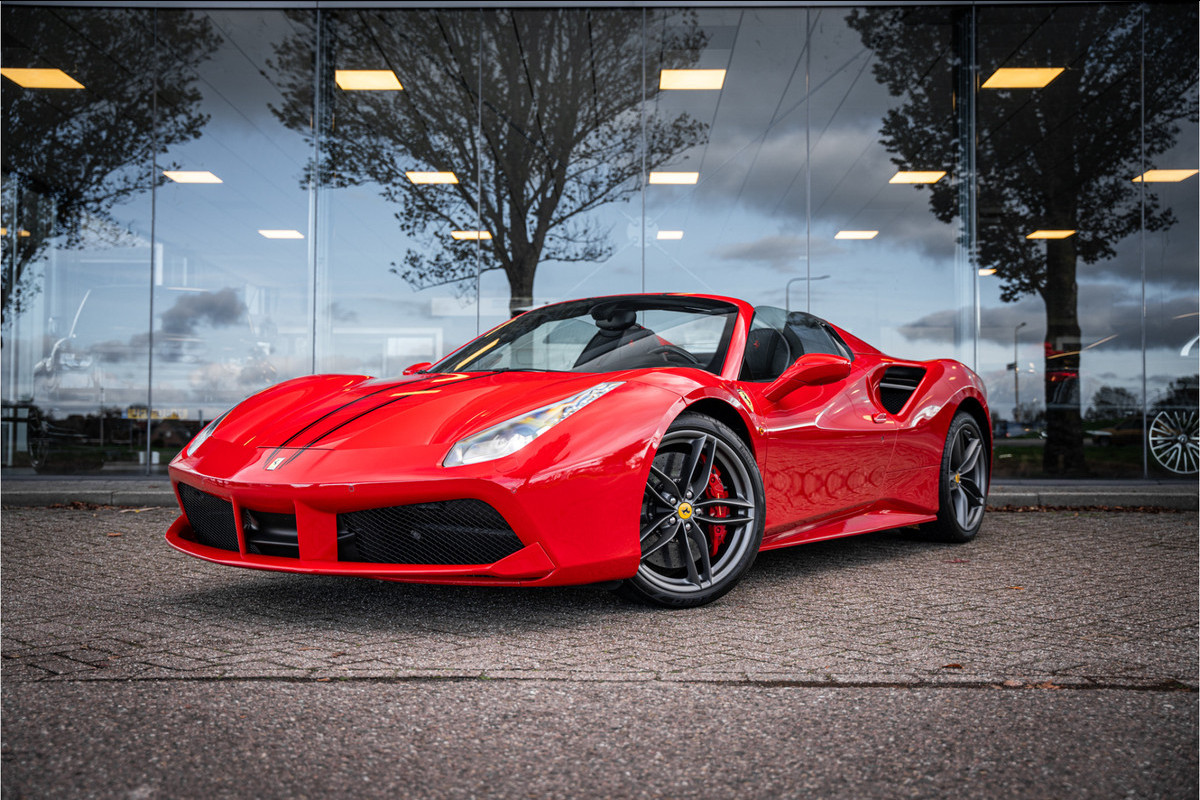 Ferrari 488 3.9 Spider HELE ** NL geleverd ** Atelier ** Carbon ** Titanium Exhaust ** 360 Camera ** Scuderia Shields ** NAP!