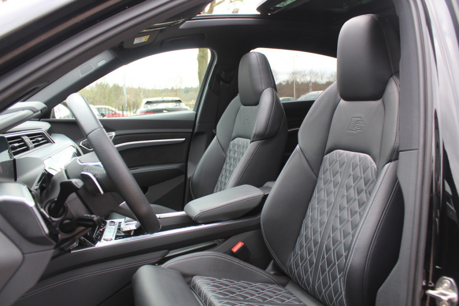Audi e-tron Sportback S quattro 95 kWh / Panoramadak / Camera / RS Seats / 21'' / B&O / Intr.voorverwarming / Luchtvering / Matrix LED / CarPlay / Stoelverwarming / DAB / ACC