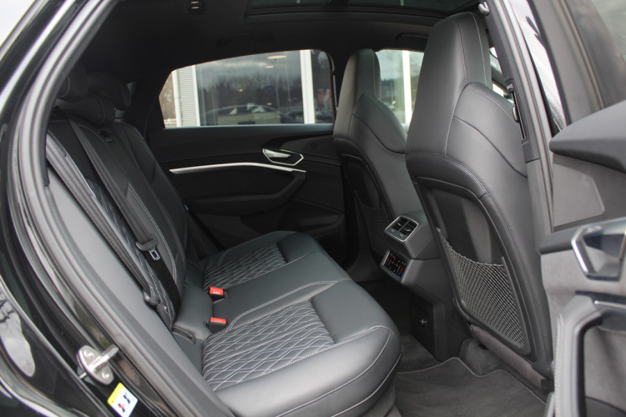 Audi e-tron Sportback S quattro 95 kWh / Panoramadak / Camera / RS Seats / 21'' / B&O / Intr.voorverwarming / Luchtvering / Matrix LED / CarPlay / Stoelverwarming / DAB / ACC