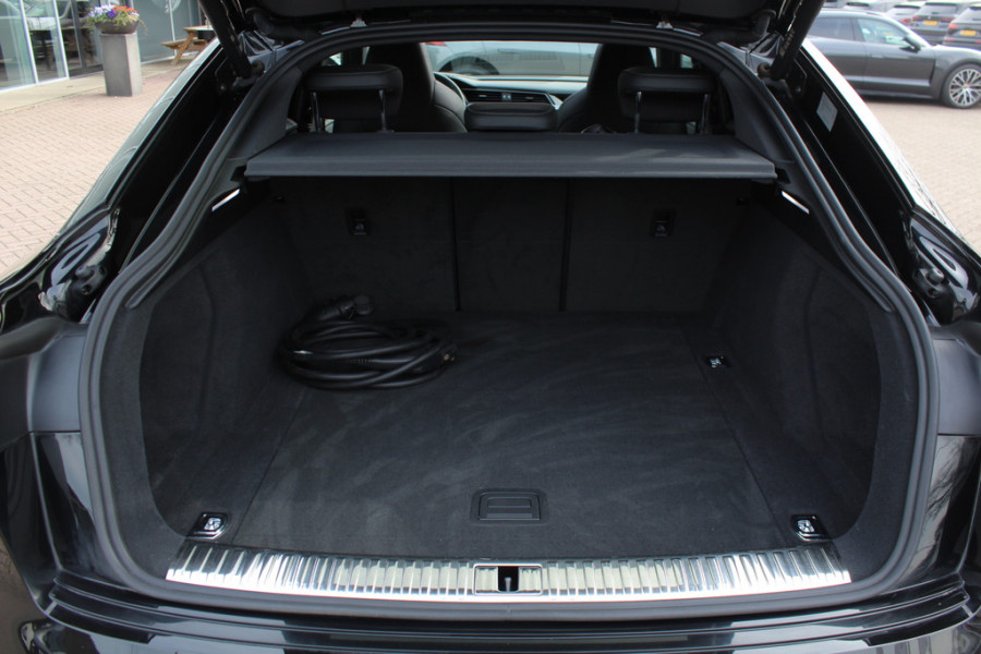 Audi e-tron Sportback S quattro 95 kWh / Panoramadak / Camera / RS Seats / 21'' / B&O / Intr.voorverwarming / Luchtvering / Matrix LED / CarPlay / Stoelverwarming / DAB / ACC