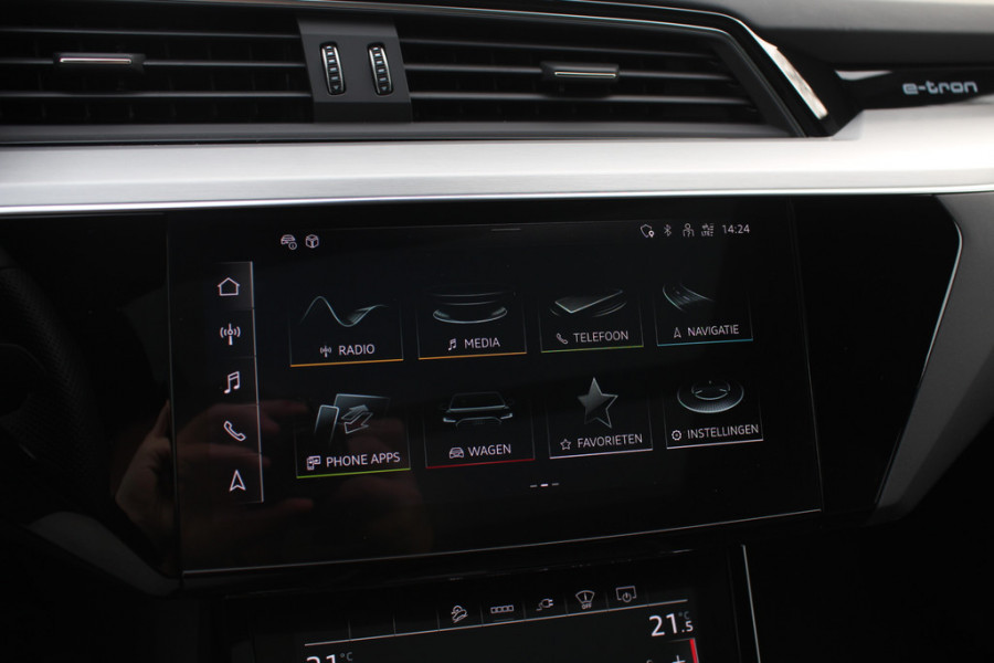 Audi e-tron Sportback S quattro 95 kWh / Panoramadak / Camera / RS Seats / 21'' / B&O / Intr.voorverwarming / Luchtvering / Matrix LED / CarPlay / Stoelverwarming / DAB / ACC