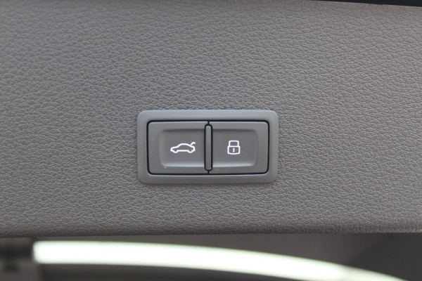 Audi e-tron Sportback S quattro 95 kWh / Panoramadak / Camera / RS Seats / 21'' / B&O / Intr.voorverwarming / Luchtvering / Matrix LED / CarPlay / Stoelverwarming / DAB / ACC