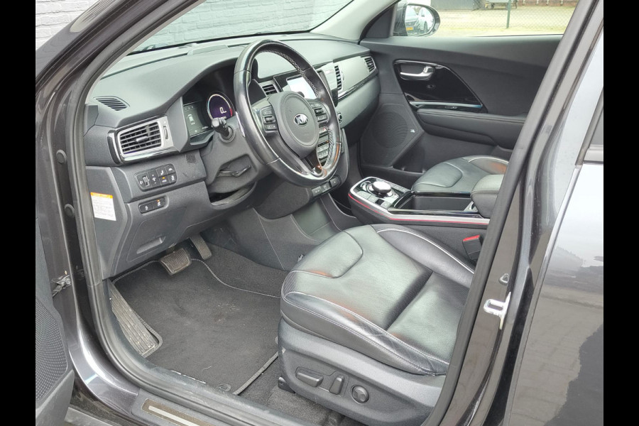 Kia e-Niro ExecutiveLine 64kWh Leer Elek.Stoel+Memory Warmtepomp Pdc Navi Ecc Camera Apple Carplay Android Auto Stoelverwarming+Koeling Stuurverwarming Lmv Privacy Glas DAB Vess Lane Assist Blind Spot 1e Eigenaar Origineel Nederlandse Auto Zeer compleet!