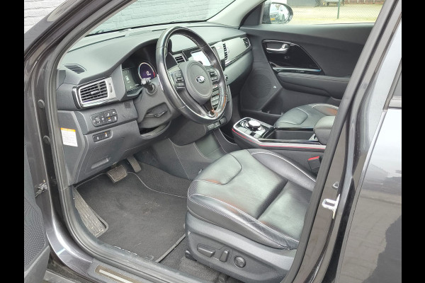 Kia e-Niro ExecutiveLine 64kWh Leer Elek.Stoel+Memory Warmtepomp Pdc Navi Ecc Camera Apple Carplay Android Auto Stoelverwarming+Koeling Stuurverwarming Lmv Privacy Glas DAB Vess Lane Assist Blind Spot 1e Eigenaar Origineel Nederlandse Auto Zeer compleet!