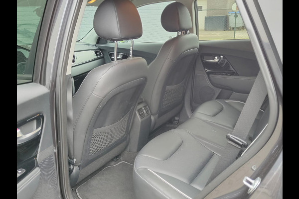 Kia e-Niro ExecutiveLine 64kWh Leer Elek.Stoel+Memory Warmtepomp Pdc Navi Ecc Camera Apple Carplay Android Auto Stoelverwarming+Koeling Stuurverwarming Lmv Privacy Glas DAB Vess Lane Assist Blind Spot 1e Eigenaar Origineel Nederlandse Auto Zeer compleet!