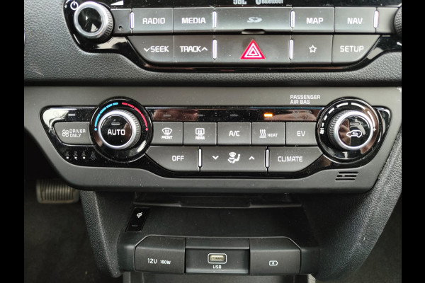 Kia e-Niro ExecutiveLine 64kWh Leer Elek.Stoel+Memory Warmtepomp Pdc Navi Ecc Camera Apple Carplay Android Auto Stoelverwarming+Koeling Stuurverwarming Lmv Privacy Glas DAB Vess Lane Assist Blind Spot 1e Eigenaar Origineel Nederlandse Auto Zeer compleet!
