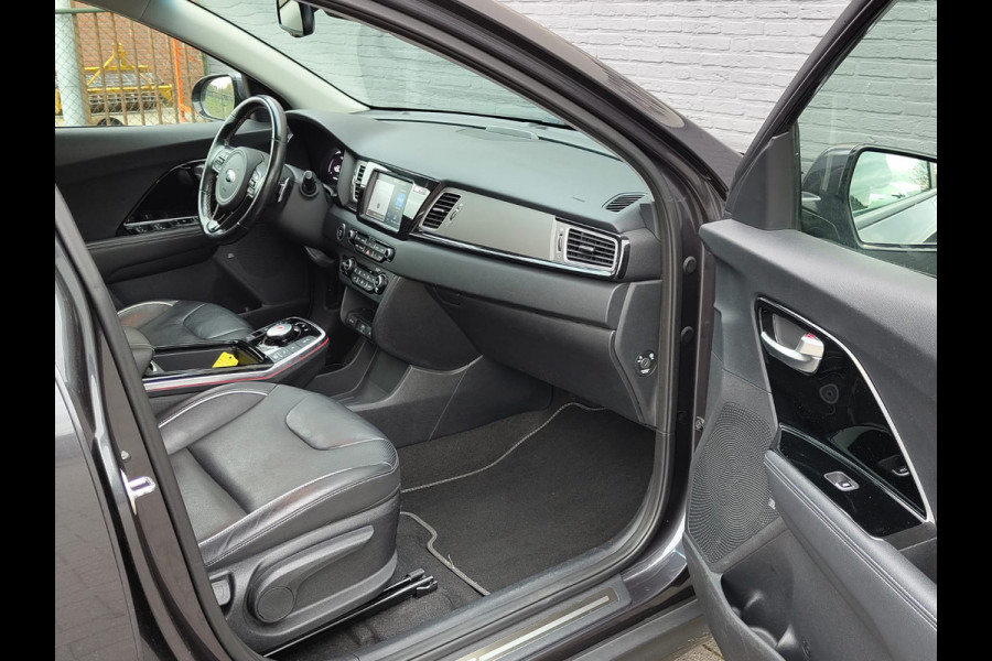 Kia e-Niro ExecutiveLine 64kWh Leer Elek.Stoel+Memory Warmtepomp Pdc Navi Ecc Camera Apple Carplay Android Auto Stoelverwarming+Koeling Stuurverwarming Lmv Privacy Glas DAB Vess Lane Assist Blind Spot 1e Eigenaar Origineel Nederlandse Auto Zeer compleet!