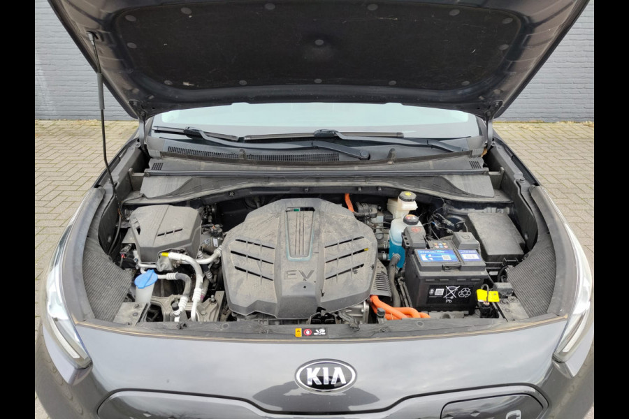 Kia e-Niro ExecutiveLine 64kWh Leer Elek.Stoel+Memory Warmtepomp Pdc Navi Ecc Camera Apple Carplay Android Auto Stoelverwarming+Koeling Stuurverwarming Lmv Privacy Glas DAB Vess Lane Assist Blind Spot 1e Eigenaar Origineel Nederlandse Auto Zeer compleet!