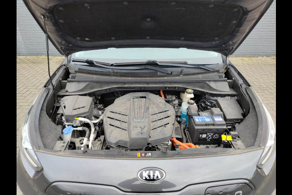 Kia e-Niro ExecutiveLine 64kWh Leer Elek.Stoel+Memory Warmtepomp Pdc Navi Ecc Camera Apple Carplay Android Auto Stoelverwarming+Koeling Stuurverwarming Lmv Privacy Glas DAB Vess Lane Assist Blind Spot 1e Eigenaar Origineel Nederlandse Auto Zeer compleet!