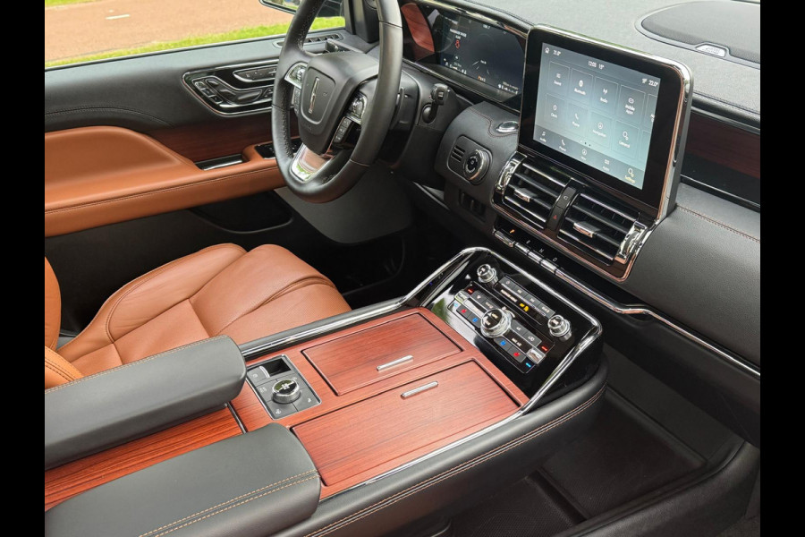 Lincoln Navigator 3.5L V6 Lang Black Label