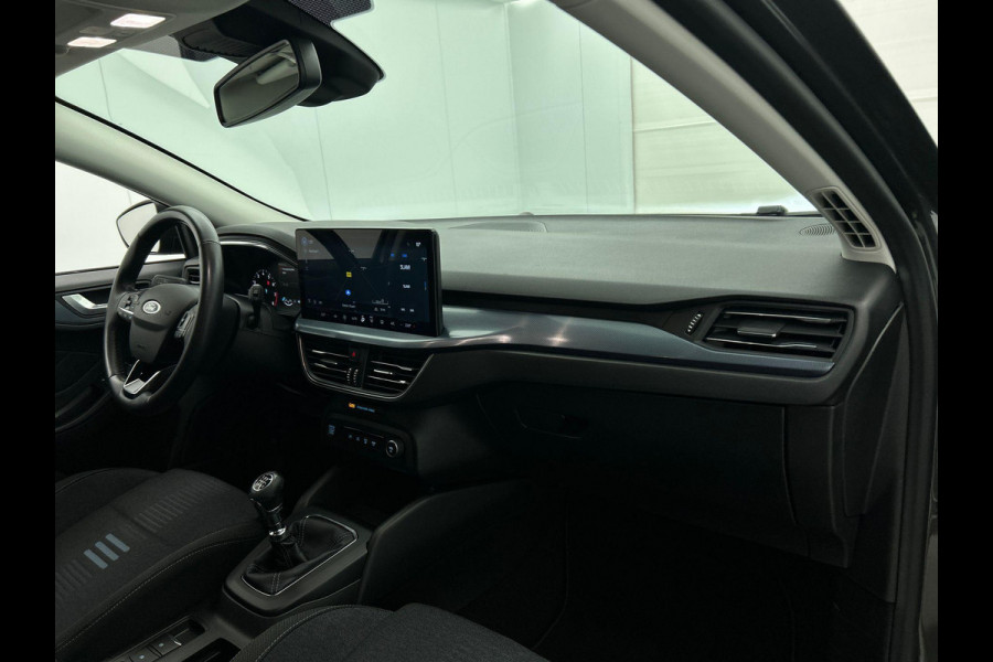 Ford FOCUS Wagon 1.0 EcoBoost Hybrid Active Airco ECC Navi Carplay PDC Voor en achter Full LED 17"LM Velgen Cruise Control
