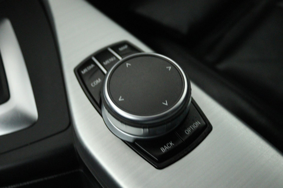 BMW 1-serie 118i Edition M Sport Shadow High Executive (STOELVERWARMING, ACHTERUITRIJCAMERA, PARKEERSENSOREN, DEALER ONDERHOUDEN)