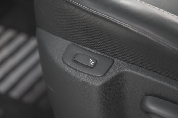 Renault Captur TCe 120 EDC Initiale Paris | Camera | Dodehoekdetectie | Panoramadak | Navigatie