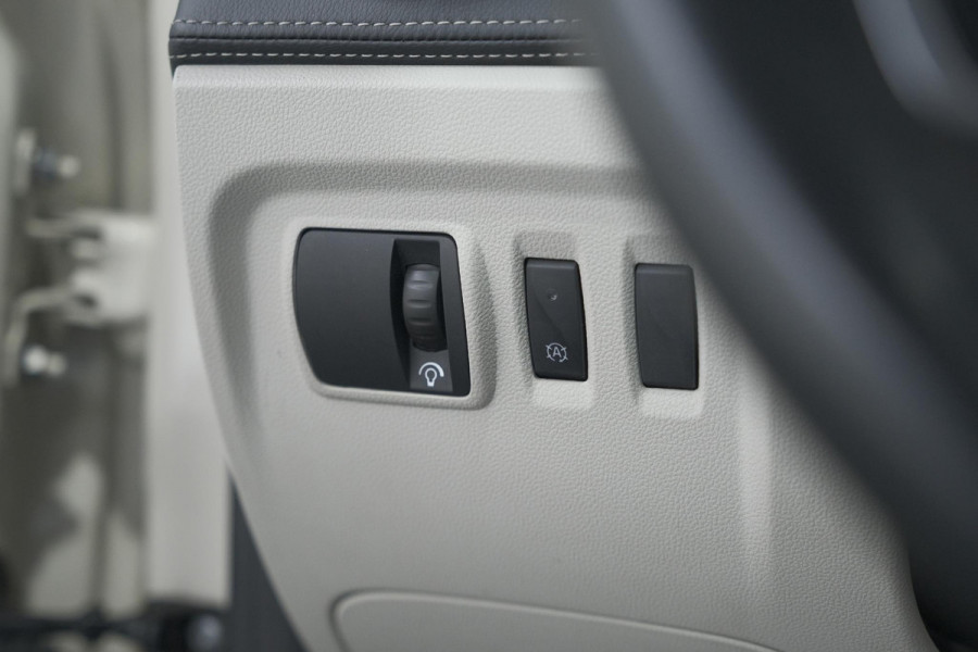 Renault Captur TCe 120 EDC Initiale Paris | Camera | Dodehoekdetectie | Panoramadak | Navigatie