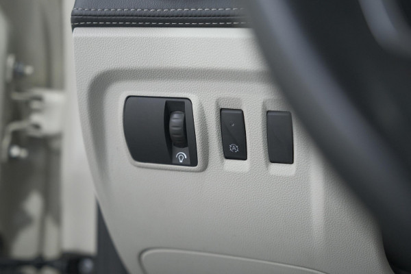 Renault Captur TCe 120 EDC Initiale Paris | Camera | Dodehoekdetectie | Panoramadak | Navigatie