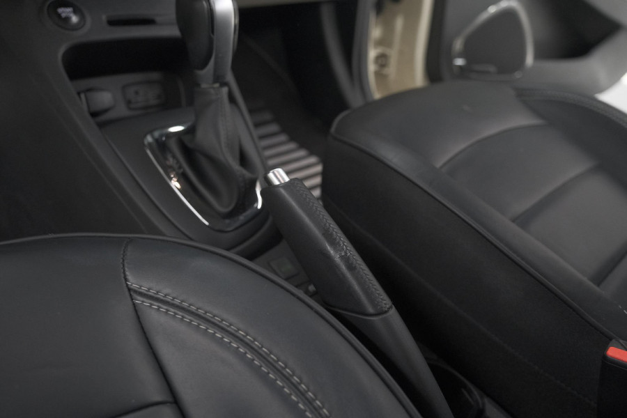 Renault Captur TCe 120 EDC Initiale Paris | Camera | Dodehoekdetectie | Panoramadak | Navigatie