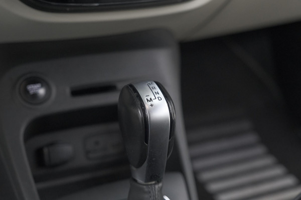 Renault Captur TCe 120 EDC Initiale Paris | Camera | Dodehoekdetectie | Panoramadak | Navigatie