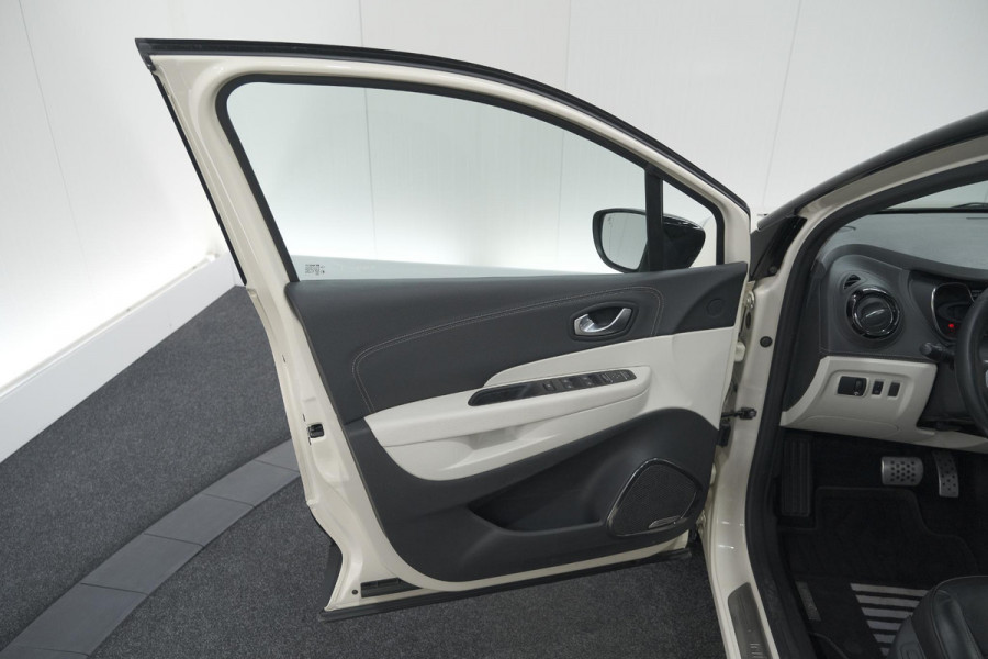 Renault Captur TCe 120 EDC Initiale Paris | Camera | Dodehoekdetectie | Panoramadak | Navigatie