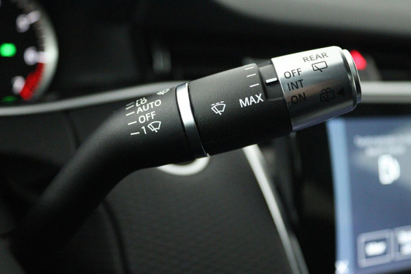 Land Rover Range Rover Evoque 1.5 S (PANORAMADAK, STOELVERWARMING, ACHTERUITRIJCAMERA, PARKEERSENSOREN, LANE-ASSIST)