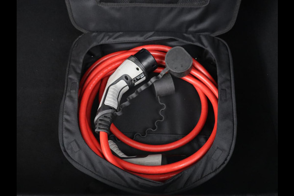 Peugeot e-208 EV Allure 50 kWh | Camera | Carplay | Half leder | Keyless | Navigatie | Full LED | Parkeerhulp | DAB | Getint glas | Climate control | Cruise control