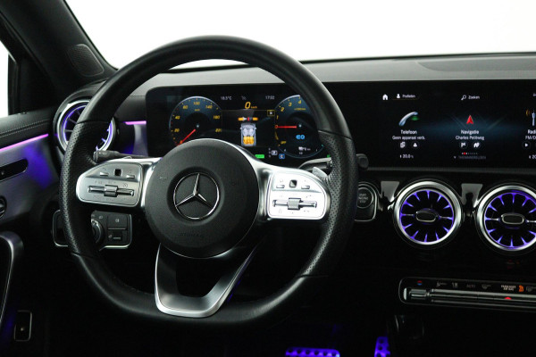 Mercedes-Benz A-Klasse 250 e Business Solution AMG Limited (PANORAMADAK, SFEERVERLICHTING, STOELVERWARMING, ACHTERUITRIJCAMERA)