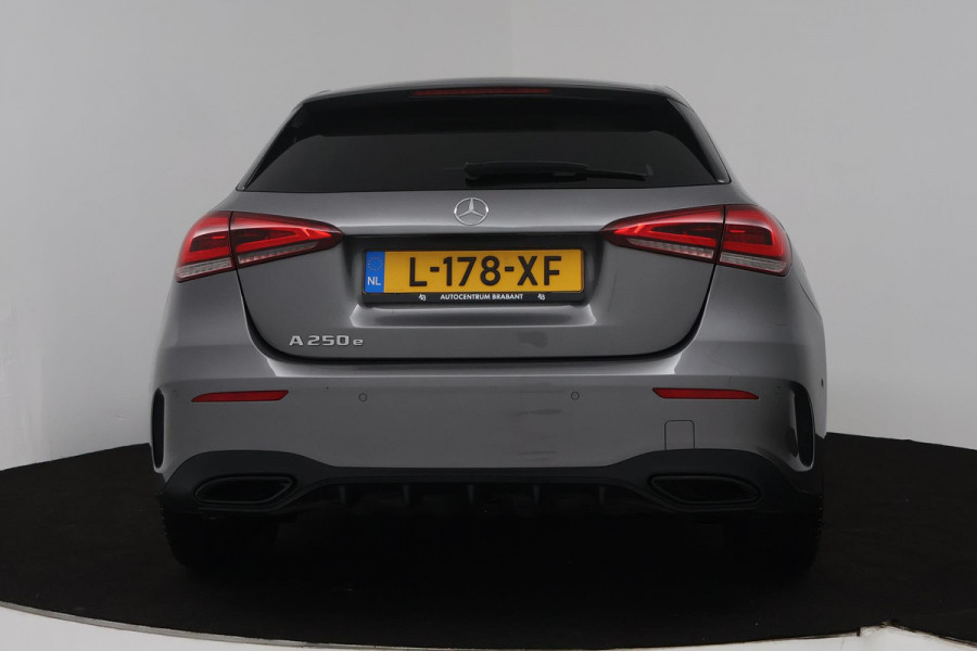 Mercedes-Benz A-Klasse 250 e Business Solution AMG Limited (PANORAMADAK, SFEERVERLICHTING, STOELVERWARMING, ACHTERUITRIJCAMERA)