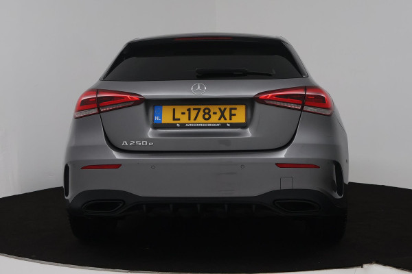 Mercedes-Benz A-Klasse 250 e Business Solution AMG Limited (PANORAMADAK, SFEERVERLICHTING, STOELVERWARMING, ACHTERUITRIJCAMERA)
