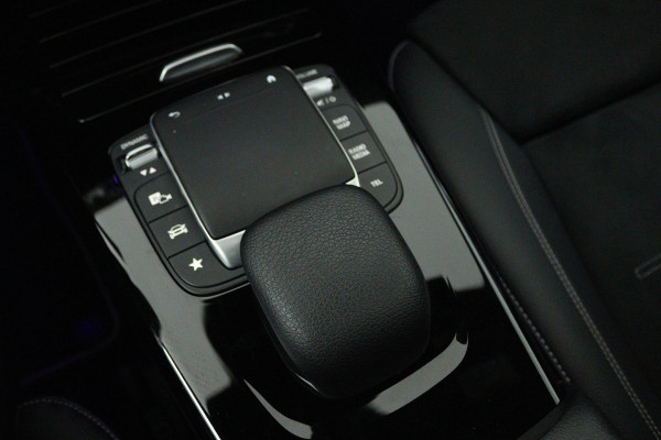 Mercedes-Benz A-Klasse 250 e Business Solution AMG Limited (PANORAMADAK, SFEERVERLICHTING, STOELVERWARMING, ACHTERUITRIJCAMERA)