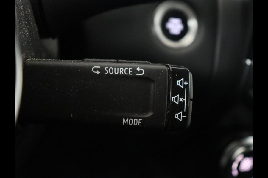 Renault Captur 1.0 TCe Edition One | Trekhaak | 360 Camera | Carplay | Keyless | Navigatie | Half leder | Park Assist | Climate control | Dodehoek detectie | Cruise control | Bluetooth